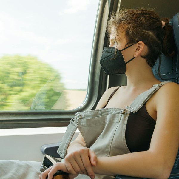 Voyager seul à travers le monde : avantages, destinations populaires et les conseils de sécurité